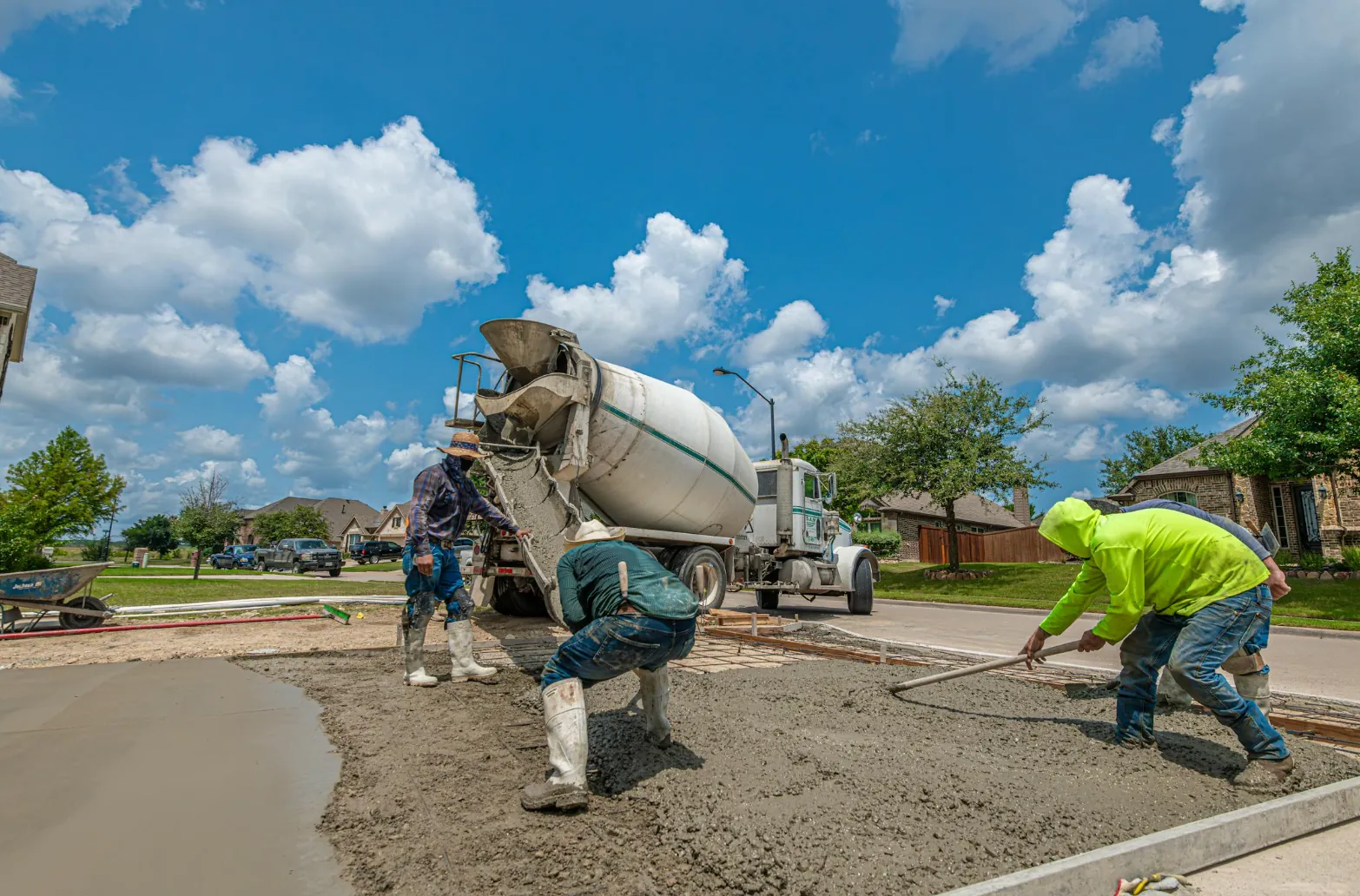 Concrete crew pouring fresh sidewalk in Renton WA